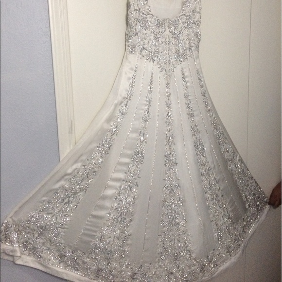 Bridal gown - Picture 8 of 8